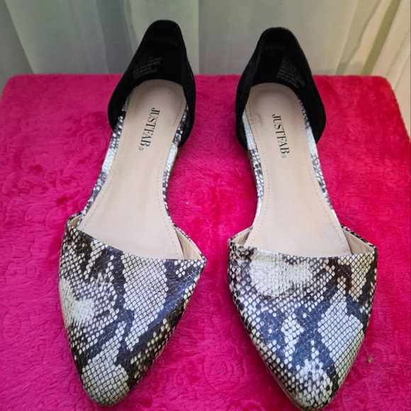 Snake print flats, size  7.5 us, Justfab "so classy" - Picture 2 of 3